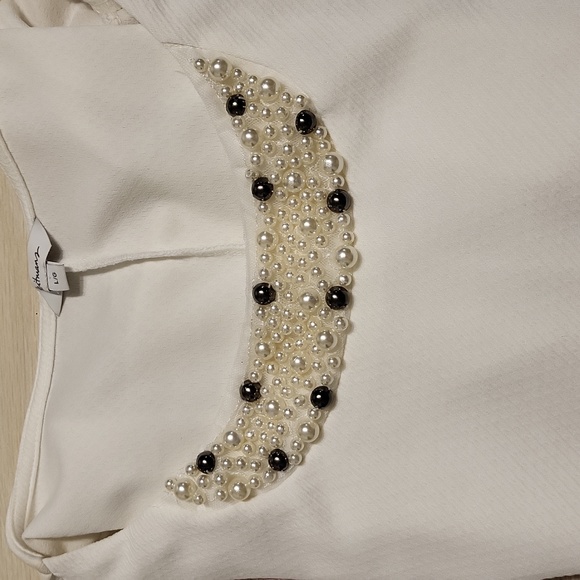 Reitmans sleeveless top with pearl details. - Picture 9 of 10